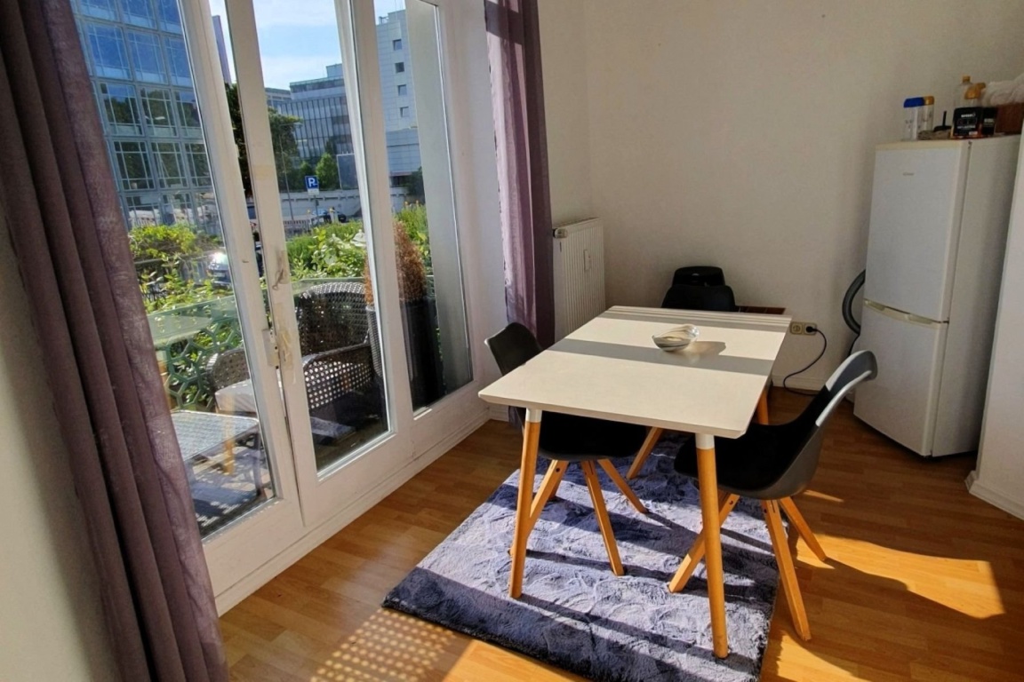 All-In-Miete, möbliertes Altbauapartment mit 2 Balkonen & Parkplatz in Bestlage Wiesbaden-Südost / All-inclusive rent, furnished historic apartment with 2 balconies & parking space in prime Wiesbaden-Southeast location – Mainzer Straße 62, 65185 Wiesbaden Südost – Vorschaubild 4