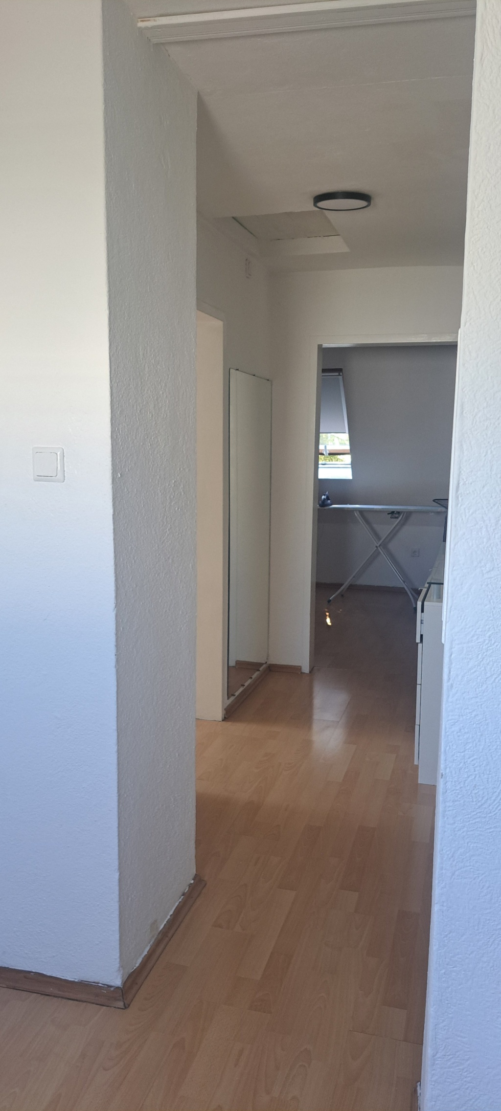 2 Zimmer Dachgeschoss Wohnung in München Laim/Hadern ab sofort tel.:+4917646160325 nur Anrufe – Fürstenriederstr. 190, 81377 München Laim – Vorschaubild 6
