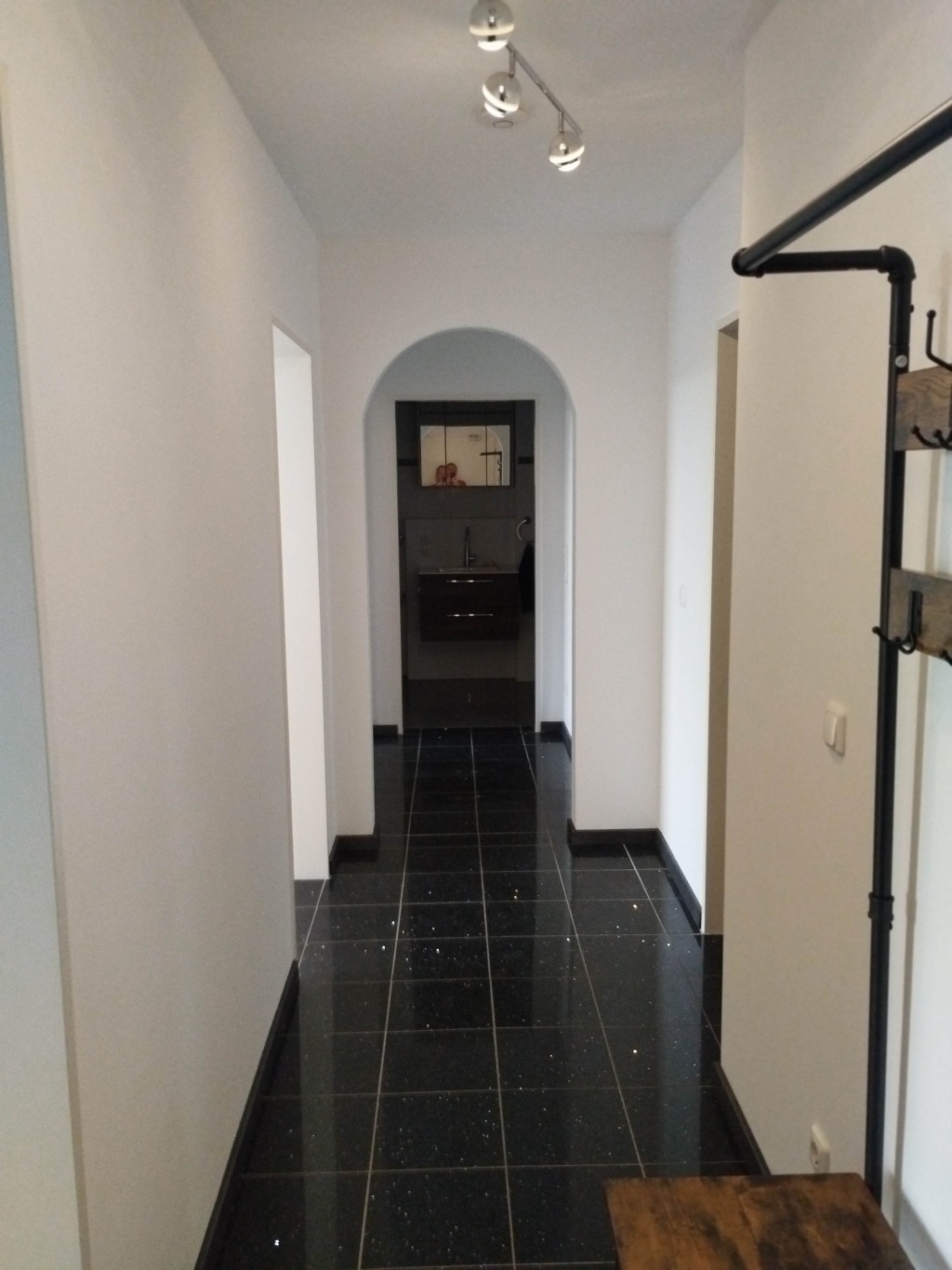 The fully furnished 4 room apartment in Giesing with the all-inclusive fixed-term contract till 19.06.2027 / Die komplett möblierte 4-Zimmer-Wohnung in Giesing mit befristetem All-inclusive Mietvertrag bis zum 19.06.2027 – Werinherstraße 97a, 81541 München Obergiesing-Fasangarten – Vorschaubild 10