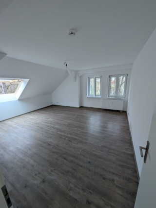 Anzeigenbild: 3-Zimmer Wohnung 90qm+ (Nutzung als WG Möglich)