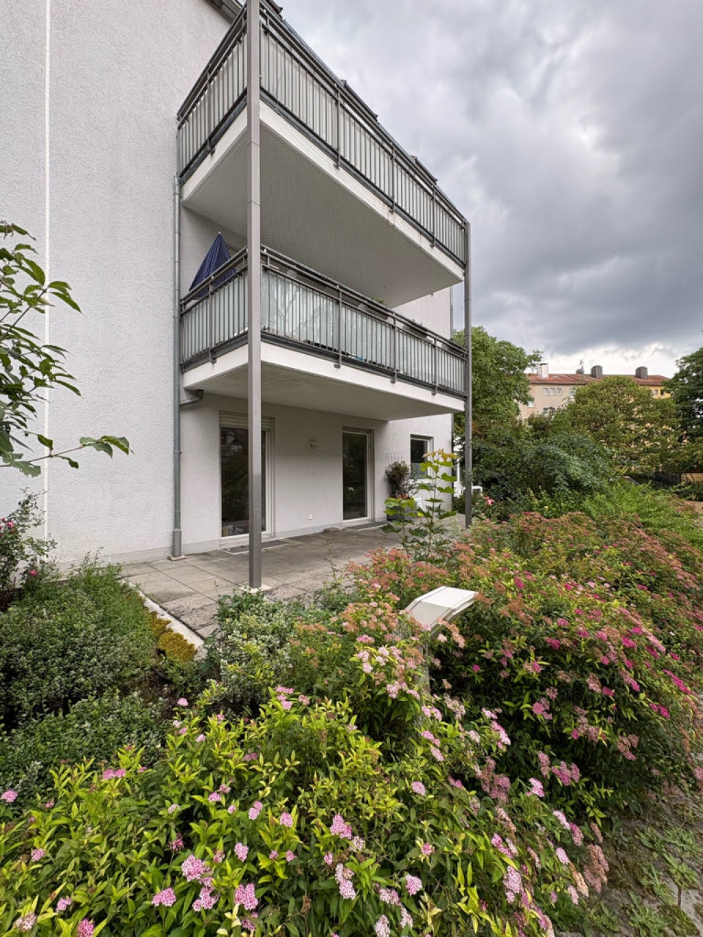 Flat Nordtadt Bienweg - Terrasse und Hausansicht