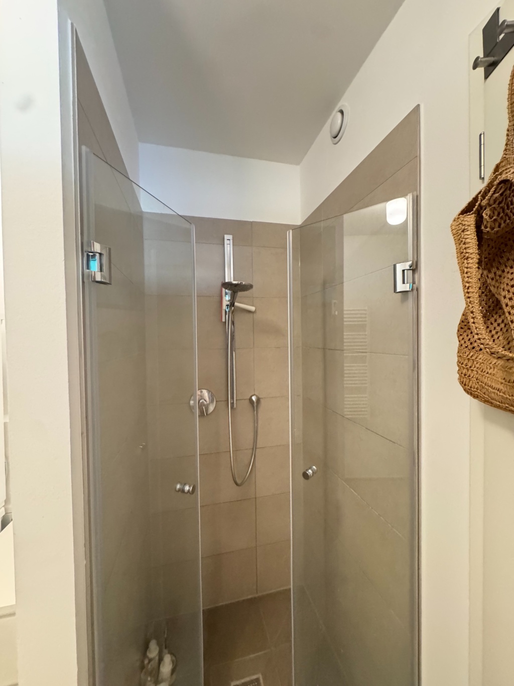 Hochwertig möblierte 2-Zimmer-Wohnung mit Balkon in zentraler Kölner Innenstadtlage – Tel Aviv Str. 7, 50676 Köln Altstadt-Süd – Vorschaubild 6