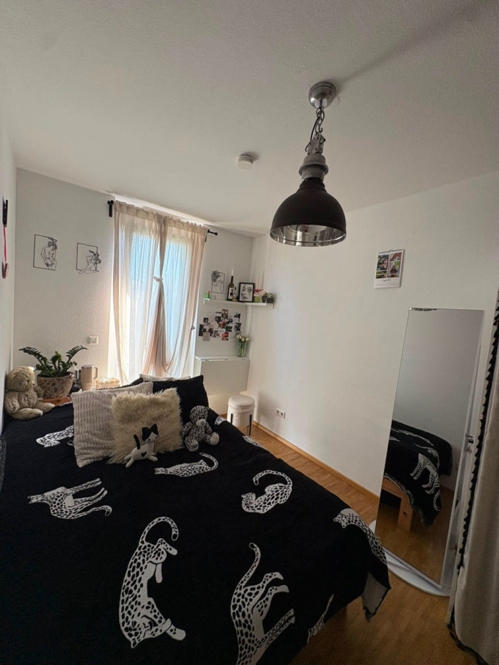 WG-Zimmer Ost Hackstraße - Dein Zimmer 🙂 Bett bleibt drin