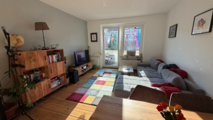 Befristet Sept-Mai: Helle, möblierte 2 Zimmer Wohnung mit Balkon — photo 1