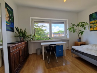 Anzeigenbild: 🔑 Fully furnished room with high ceilings & garden 🌷 in international house with gym 💪
