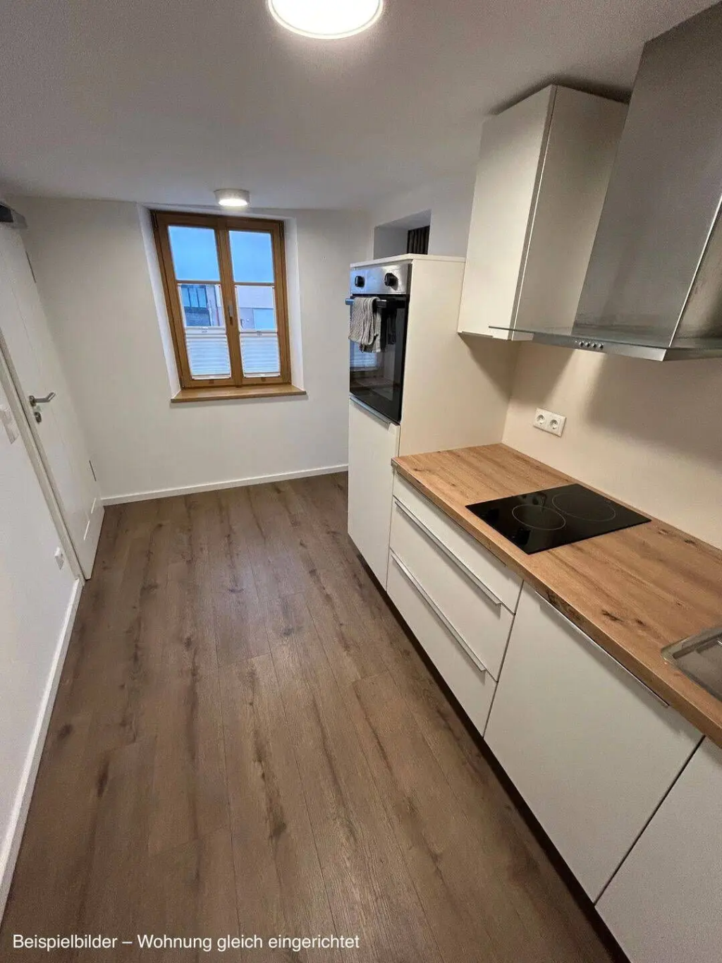 Stilvoll möblierte Altbauperle mit Balkon direkt am Weinmarkt – Irrerstraße 13, 90403 Nürnberg Sebald – Vorschaubild 4