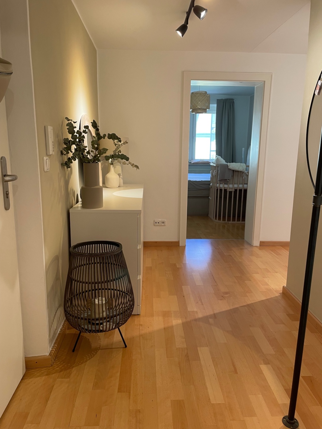 Voll möblierte zentrale 2,5 Zimmer Wohnung mit Balkon mitten in Schwabing an der Münchner Freiheit auf Zeit (6 Monate von Feb. bis Juli 27) – Morawitzkystraße, 80803 München Schwabing-Freimann – Vorschaubild 10
