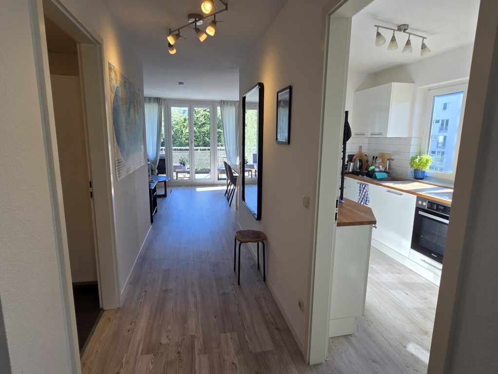Möblierte Zwischenmiete Sep–Dez: 70 m2 Wohnung mit Südbalkon & Tiefgaragenstellplatz am Mediapark – Im Mediapark 0, 50670 Köln Neustadt-Nord – Vorschaubild 4