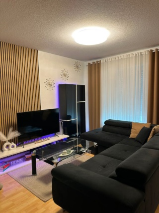 Anzeigenbild: 6 Monate miete Moderne möblierte 2-Zimmer-Wohnung mit Balkon und Tiefgaragenstellplatz
