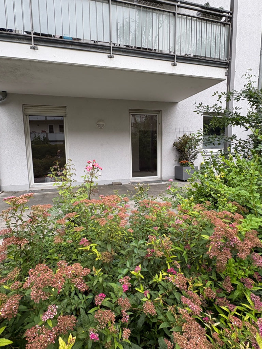 Flat Nordtadt Bienweg - Blick auf Haus und Terrasse