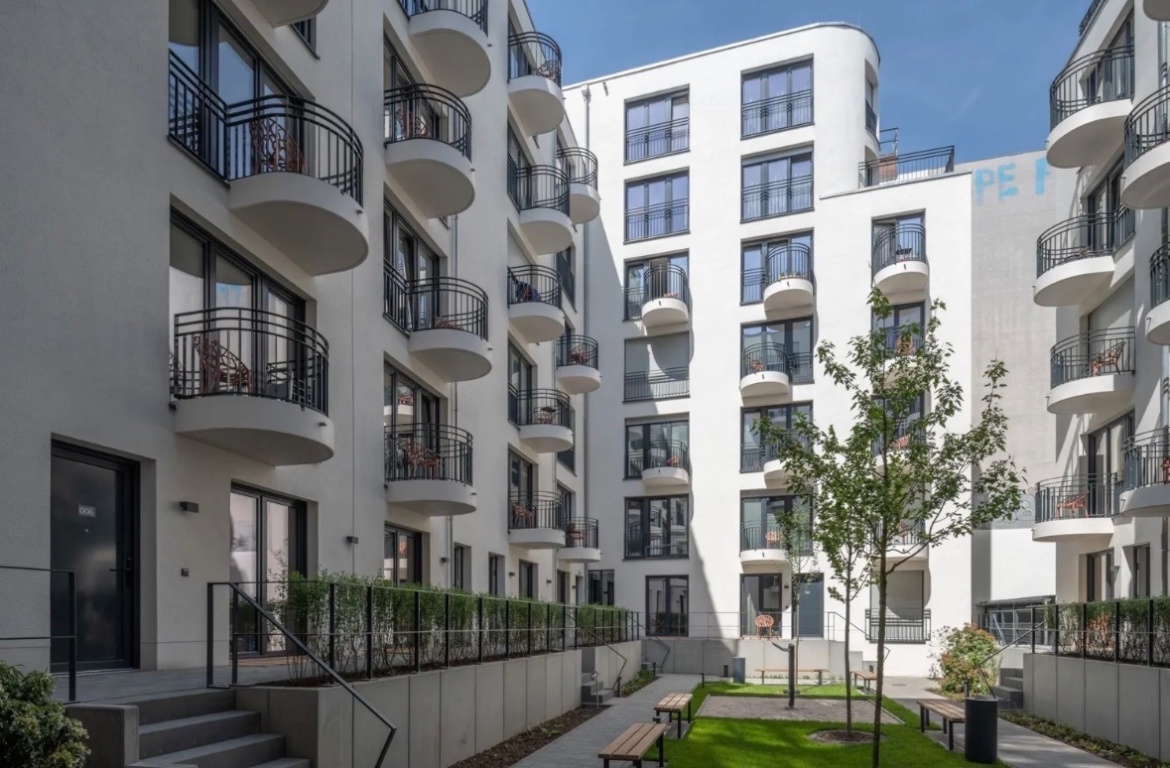 Möbliertes Design-Studio in Friedrichshain mit EBK, Balkon, luxuriösem Bad — Untermiete 1,5 Monate – Kreutzigerstraße, 10247 Berlin Berlin – Vorschaubild 4