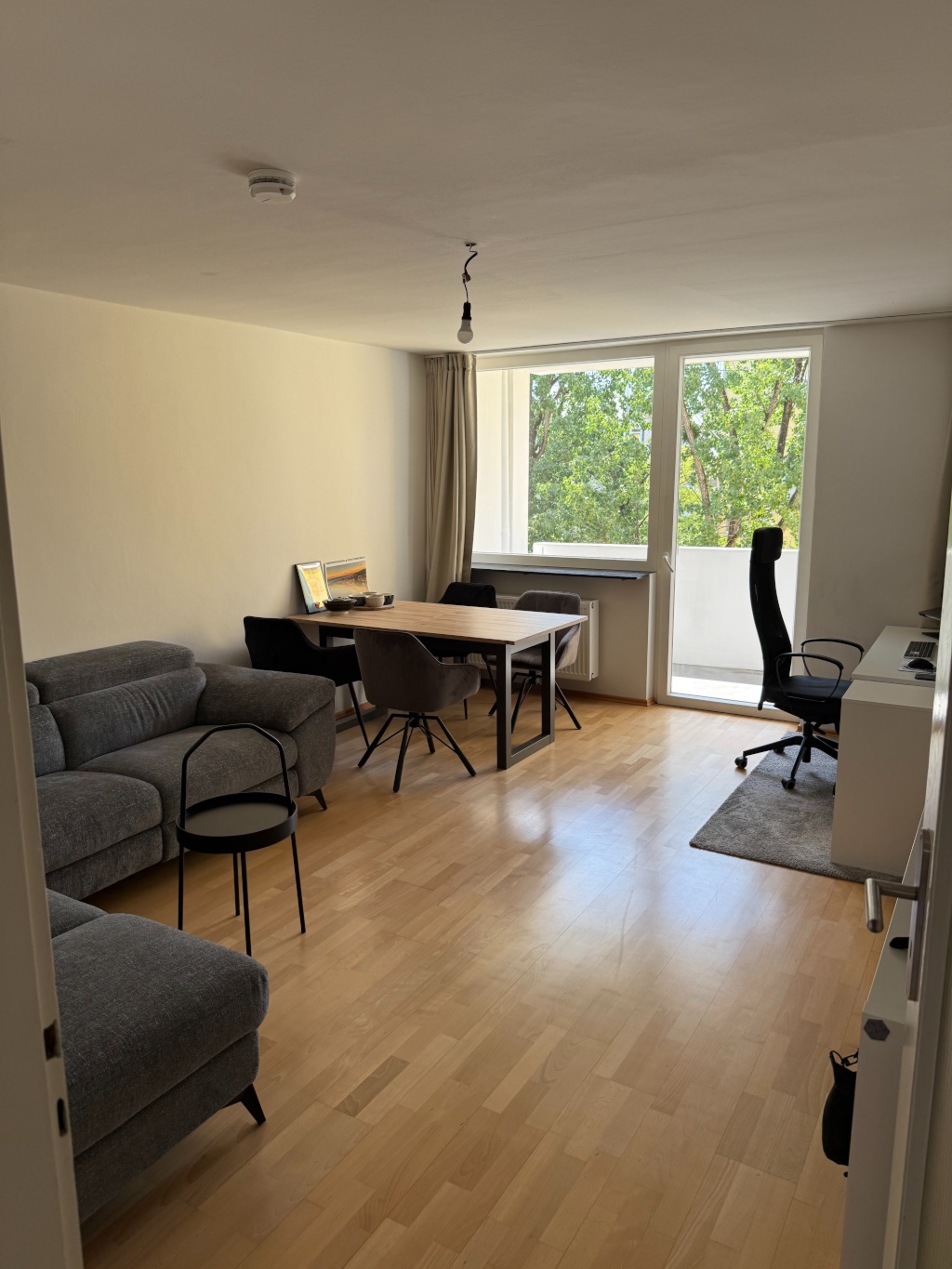 Große, helle Wohnung in Schwabing in zentraler Lage, mobliert, befristet