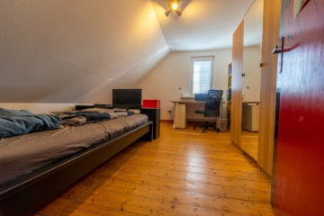 Anzeigenbild: Möbeliertes Studentenzimmer in Altbauvilla zu vermieten