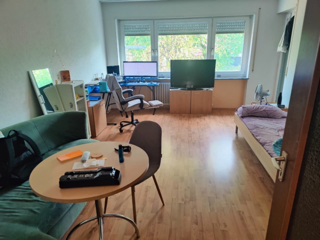 Habitación en WG Weingarten Hügelheimer Weg 5 - Größeres Zimmer 1/ Larger Room 1