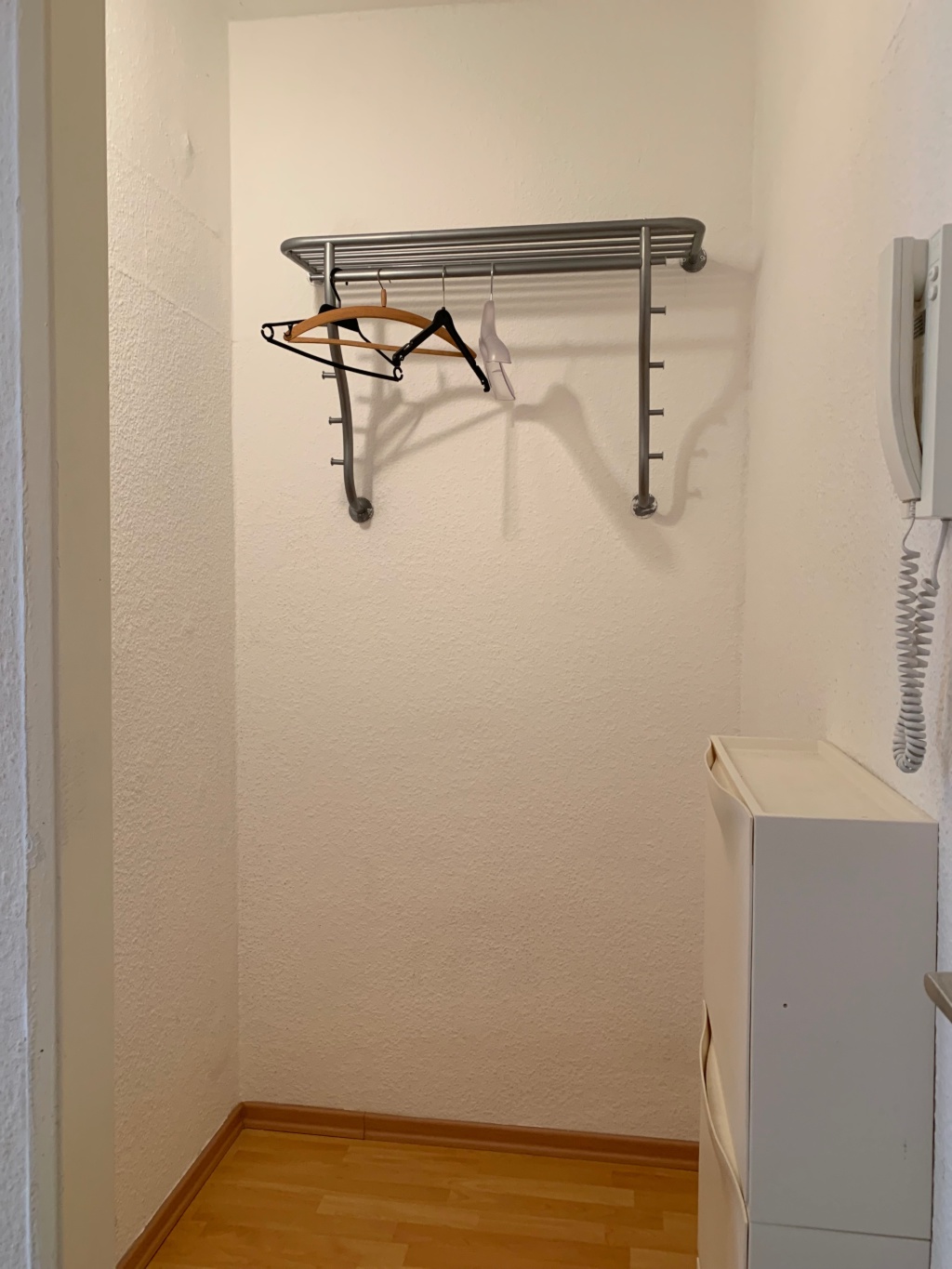 Voll möblierte all-inclusive Studio-Wohnung mit Spreeblick - 6 Monate Mindestmietdauer *** Fully furnished all-inclusive Studio apartment with Riverview - 6 months minimum stay – Claudiusstraße 10, 10557 Berlin Tiergarten – Vorschaubild 7