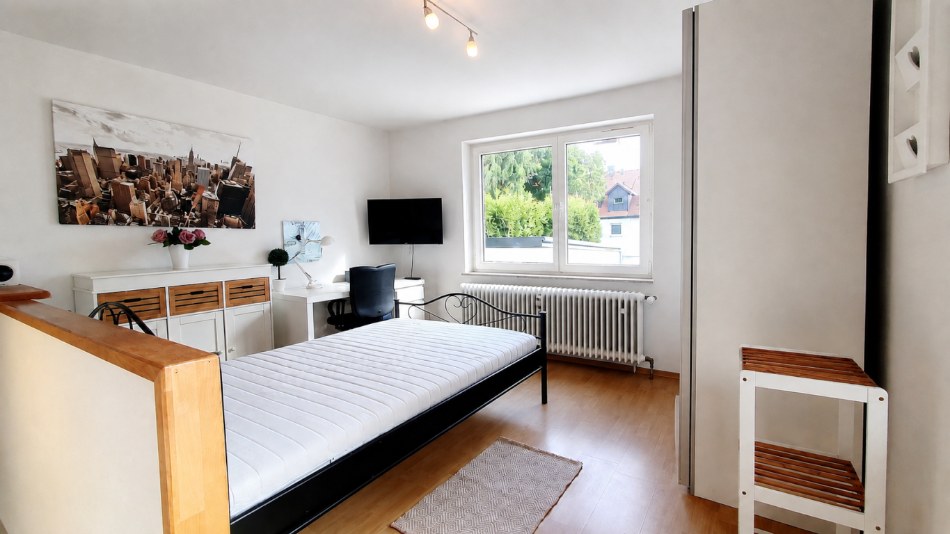 Renoviertes, helles, möbliertes 1,5 Zi. Apartement mit neuer Küche und Balkon