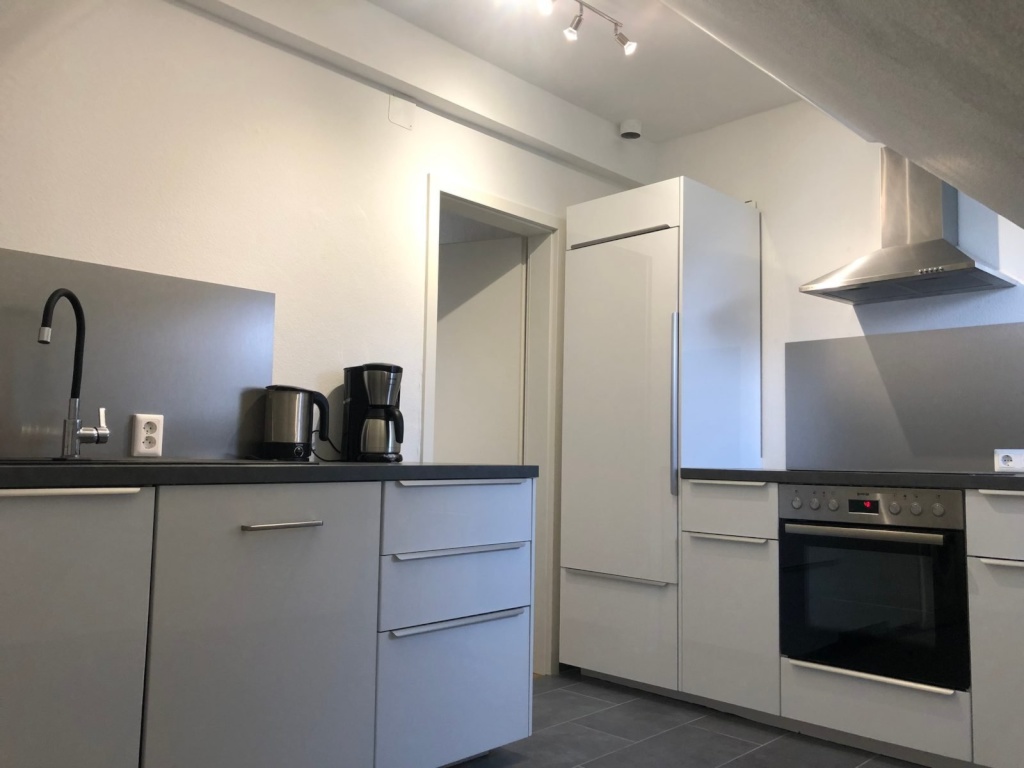 Sanierte Wohnung: zentrale freundliche Wohnung mit Einbauküche in der Stadtmitte von Essen – Gerlingstraße 41, 45127 Essen Innenstadt – Vorschaubild 4