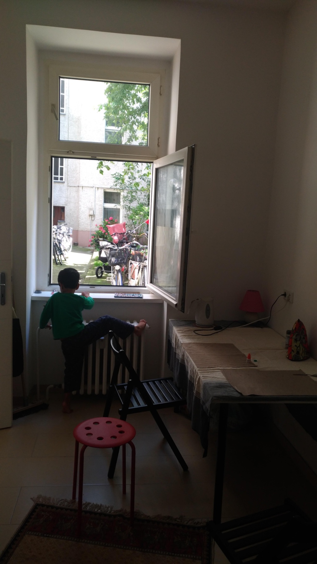 Offering an independant, 49 square meter apartment In Neuköln, Berlin for three months from October. – Zwiestädter Str. 12, 12055 Berlin Berlin – Vorschaubild 6