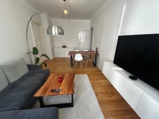 Ruhige, vollmöblierte Altbauwohnung im Hinterhaus – 3 Zimmer mit zwei Balkonen — photo 1