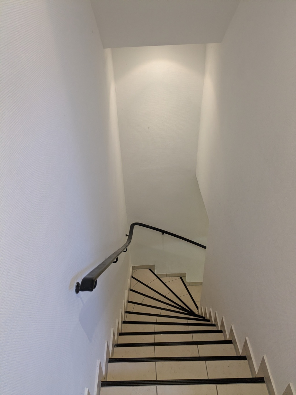 WG-Zimmer Erphoviertel Ostmarkstraße - Blick Treppen runter