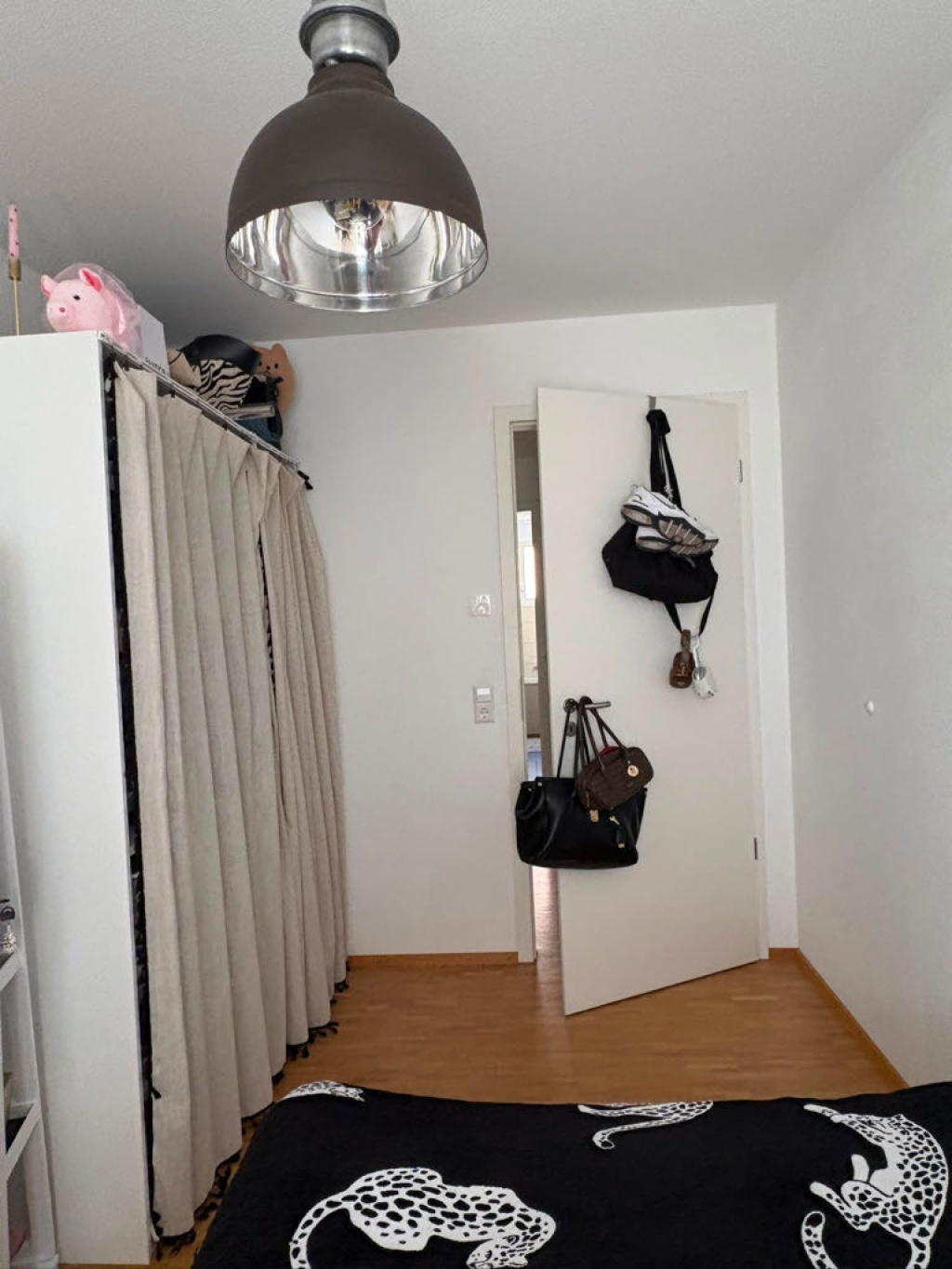 WG-Zimmer Ost Hackstraße - kleiderschrank bleibt drin