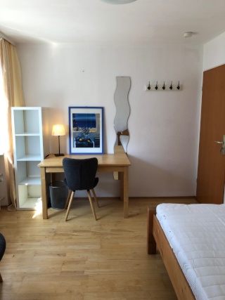 Ab 1.10. in Haus-WG in Mü-West: Schönes helles möbl. Zimmer mit eigenem Bad