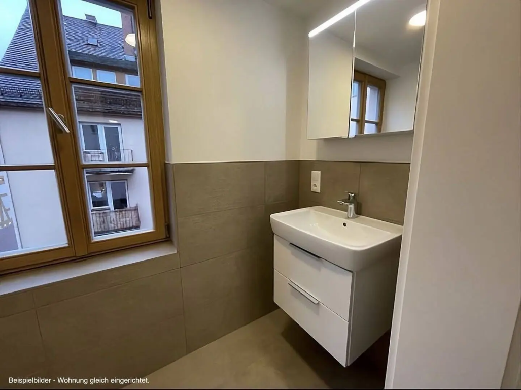 Stilvoll möblierte Altbauperle mit Balkon direkt am Weinmarkt – Irrerstraße 13, 90403 Nürnberg Sebald – Vorschaubild 9