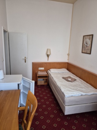 Anzeigenbild: WG-Zimmer mit eigenem Bad und WC