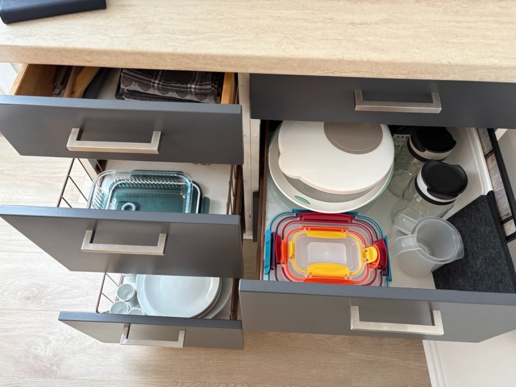 Möblierte 2-Zimmer-Dachgeschosswohnung mit Klimaanlage in Zuffenhausen (Zentrum) im September und Oktober zu vermieten – Sachsenstraße, 70435 Stuttgart Zuffenhausen – Vorschaubild 7