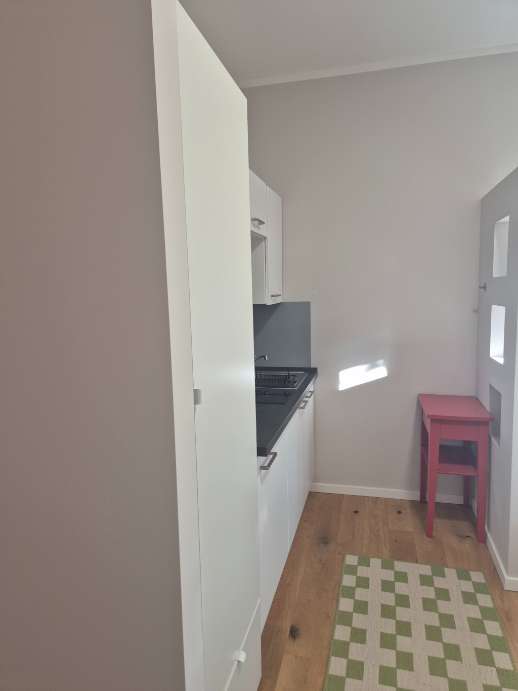 Schöne frisch renovierte möblierte 1- Zimmer Wohnung zu vermieten – Tiergartenstraße, 30559 Hannover Kirchrode – Vorschaubild 3