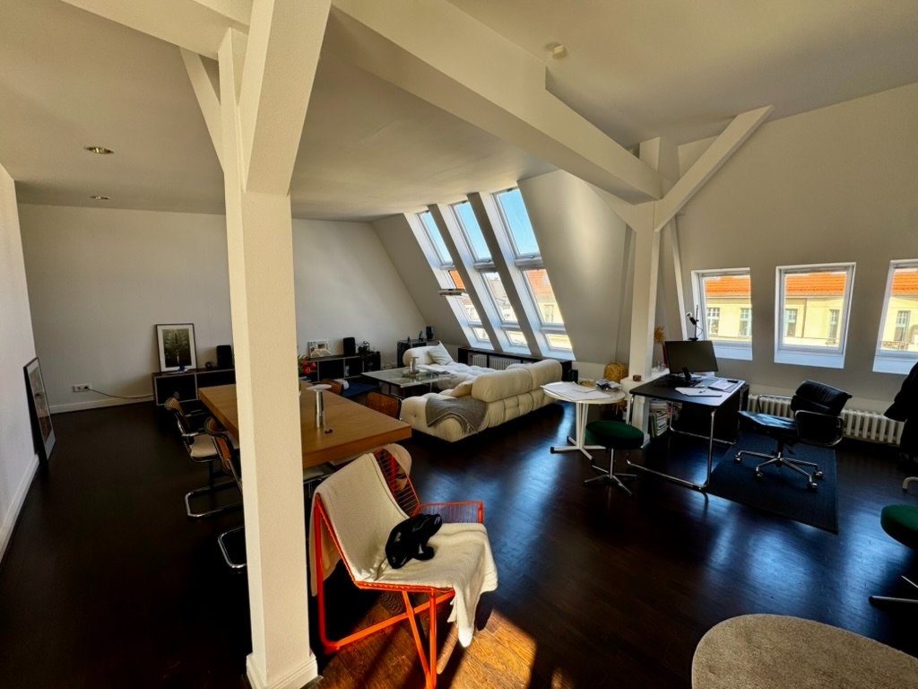 Helle, großzügige Dachgeschosswohnung – 3–6 Monate ab Oktober – Fredericiastraße 31, 14059 Berlin Charlottenburg – Vorschaubild 2