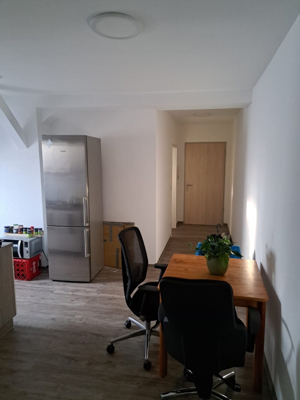 Wohnung Strenzfeld Theodor Römmer Str 2 - Gang + Kühlschrank