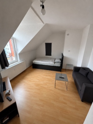 Anzeigenbild: 27m2 Zimmer mit eigenem Bad in bester Lage (2. Etage)