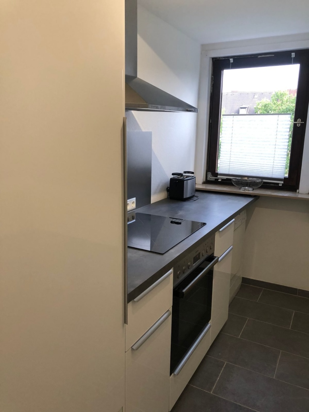 Sanierte Wohnung: zentrale freundliche Wohnung mit Einbauküche in der Stadtmitte von Essen – Gerlingstraße 41, 45127 Essen Innenstadt – Vorschaubild 5
