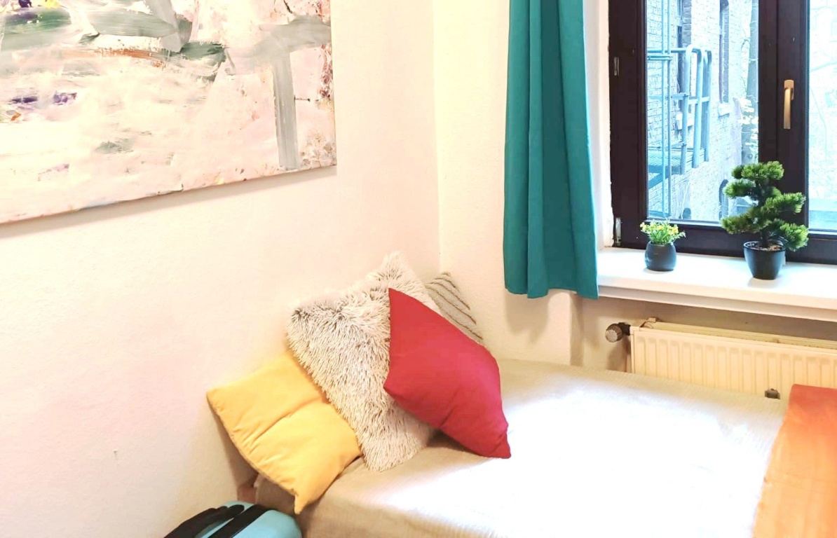 WG-Zimmer Großes und Kleines WG Zimmer Möbliert 590 und 450 Euro Inkl aller Kosten NK Strom, Heizung Küche Bad Mitbenutzung – Schützenhofstr. 12, 51063 Köln Mülheim – Vorschaubild 8