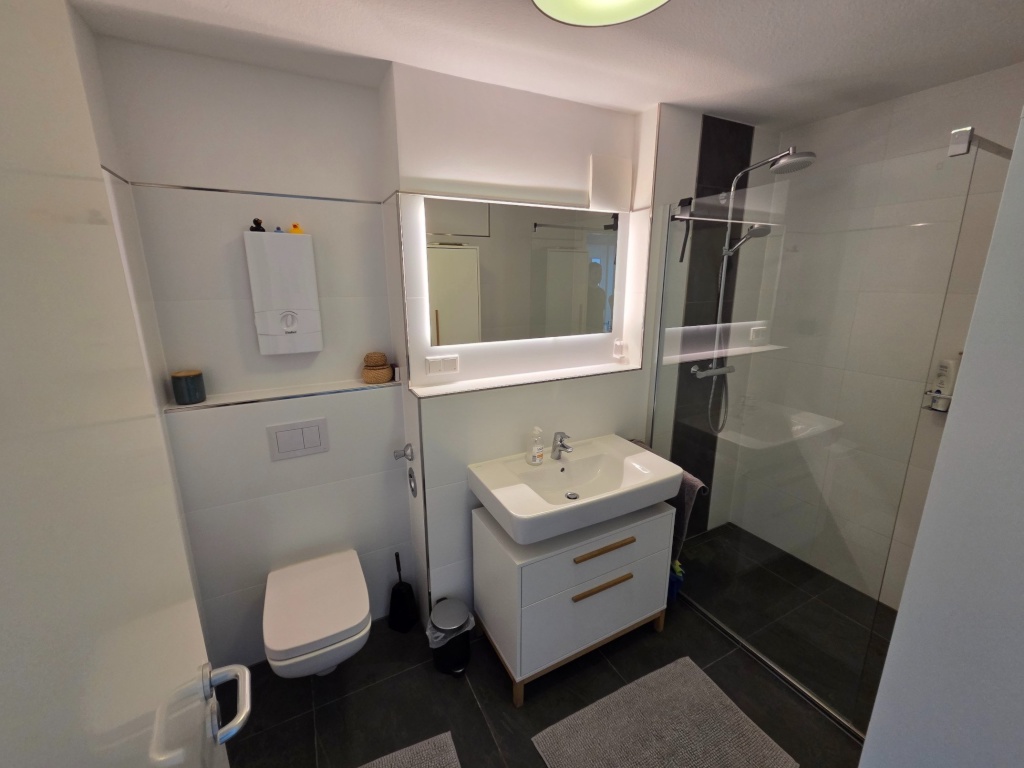 Möblierte Zwischenmiete Sep–Dez: 70 m2 Wohnung mit Südbalkon & Tiefgaragenstellplatz am Mediapark – Im Mediapark 0, 50670 Köln Neustadt-Nord – Vorschaubild 5