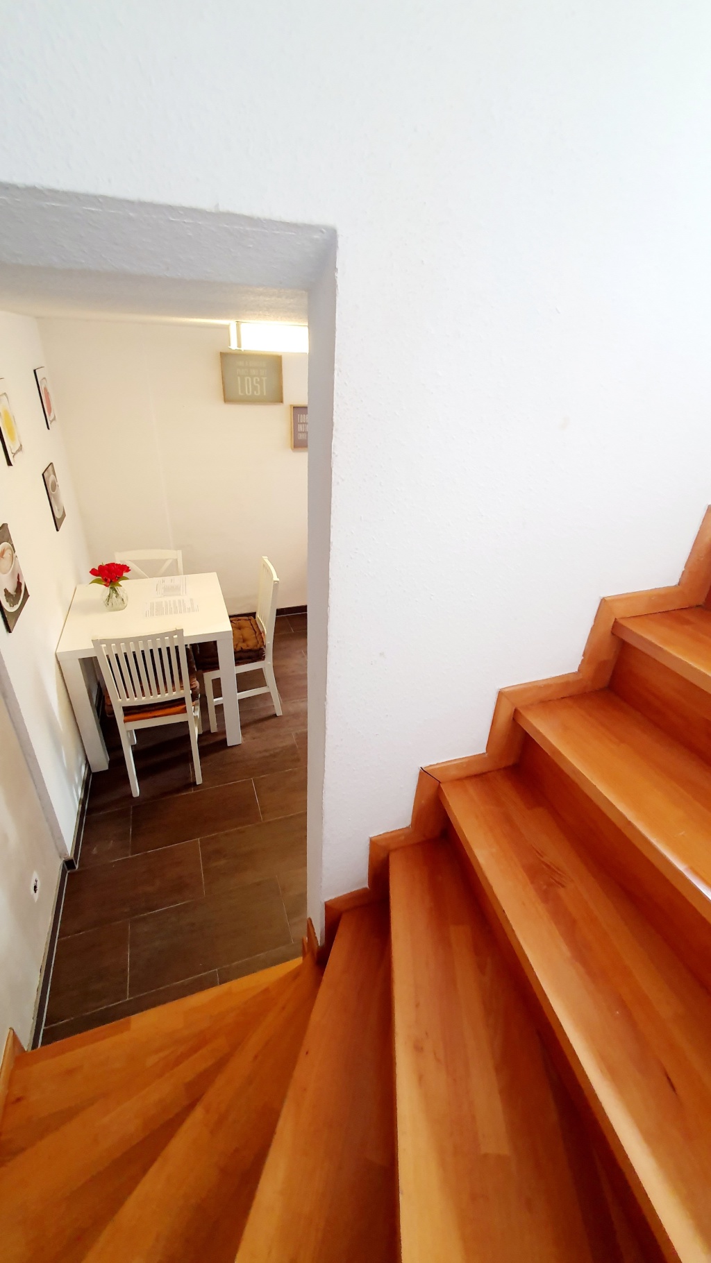 Renoviertes, helles, möbliertes 1,5 Zi. Apartement mit neuer Küche und Balkon – Lämmleshalde 33, 70376 Stuttgart Bad Cannstatt – Vorschaubild 3