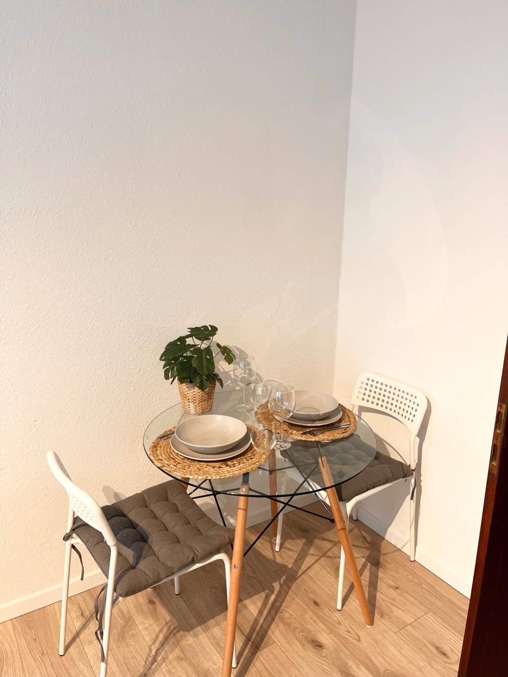 Möblierte 2 Zimmer Wohnung direkt am Duisburger Hauptbahnhof – Kammerstraße 52, 47057 Duisburg Neudorf-Süd – Vorschaubild 2