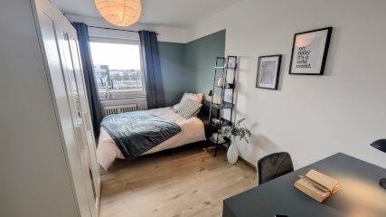 Ad image: WG Stein Freimann - MODERN & VIBRANT! Nähe BMW CAMPUS, U6 Kieferngarten 6 min, HBF 20 min! Englischer Garten & Olympiapark vor der Tür! FULLY FURNISHED & STYLISH!