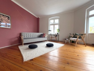 Möblierte Altbauwohnung mit Balkon & Kamin im Bergmannkiez | Furnished period apartment with balcony & fireplace — photo 1