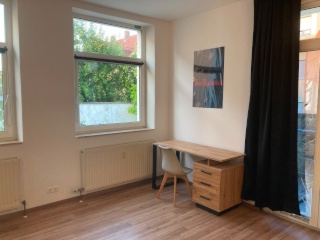 Anzeigenbild: Ab 335 € kalt: 3 WG Zi vollmöbliert + Strom + WLAN + 2 Bäder + Terrasse - frei ab 1.10.