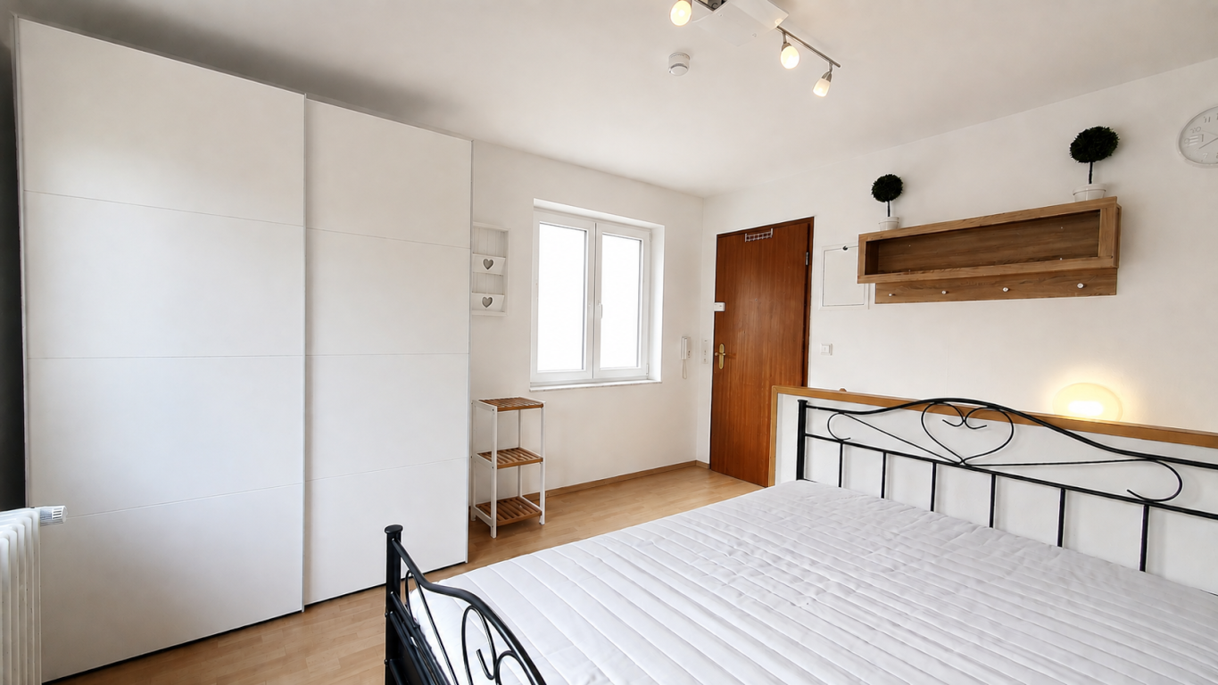 Renoviertes, helles, möbliertes 1,5 Zi. Apartement mit neuer Küche und Balkon – Lämmleshalde 33, 70376 Stuttgart Bad Cannstatt – Vorschaubild 2