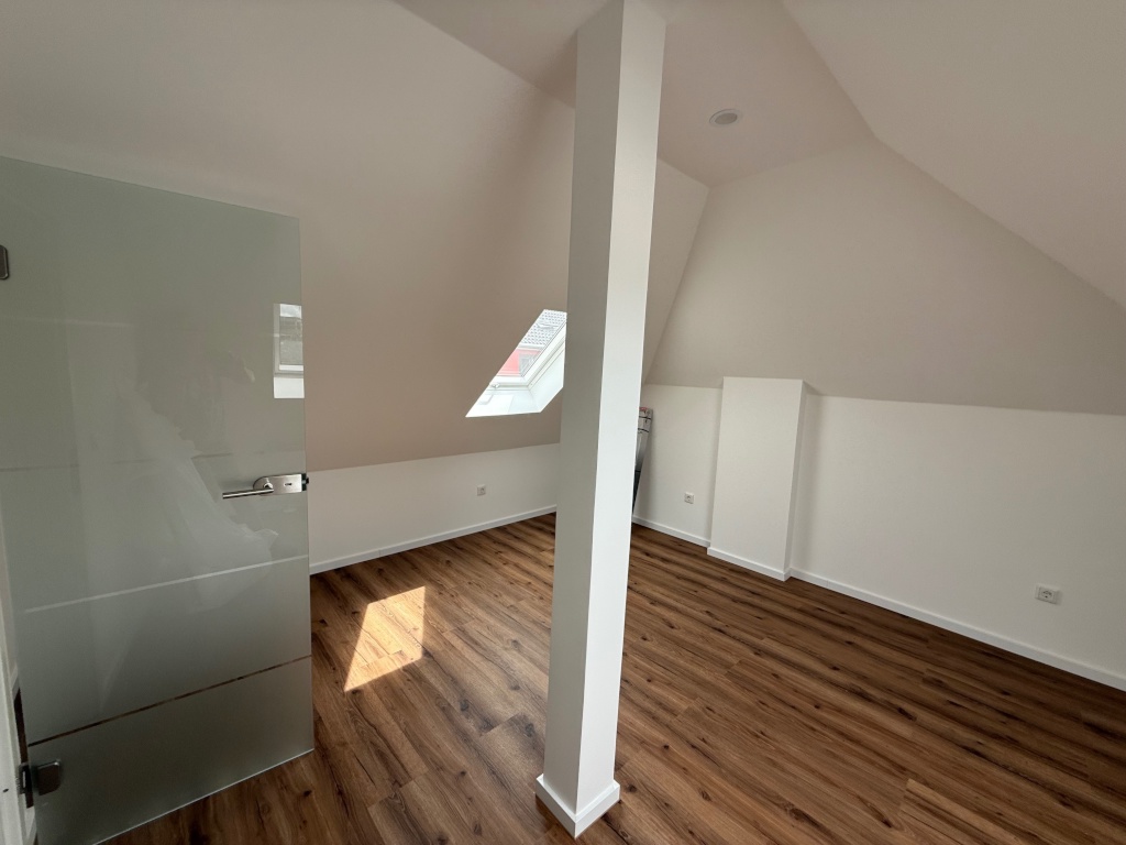 2 frisch sanierte 3-Zimmer Maisonette-City-Apartments – ideal für 2er-WG | ab 1.180 € all inclusive – Stühmeyerstraße 4, 44787 Bochum Innenstadt – Vorschaubild 3