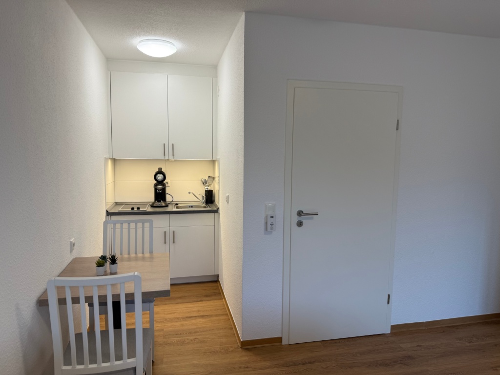 Voll möbliertes Apartment mit Balkon zur Zwischenmiete 28.08.-29.09.2026 – Burgstraße 74, 51103 Köln Vingst – Vorschaubild 3
