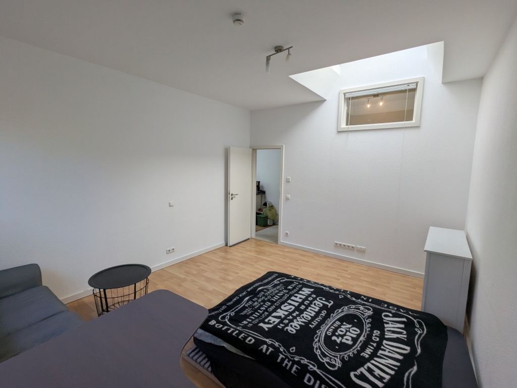 WG-Zimmer Erphoviertel Ostmarkstraße - Blick zur Tür im freien Zimmer