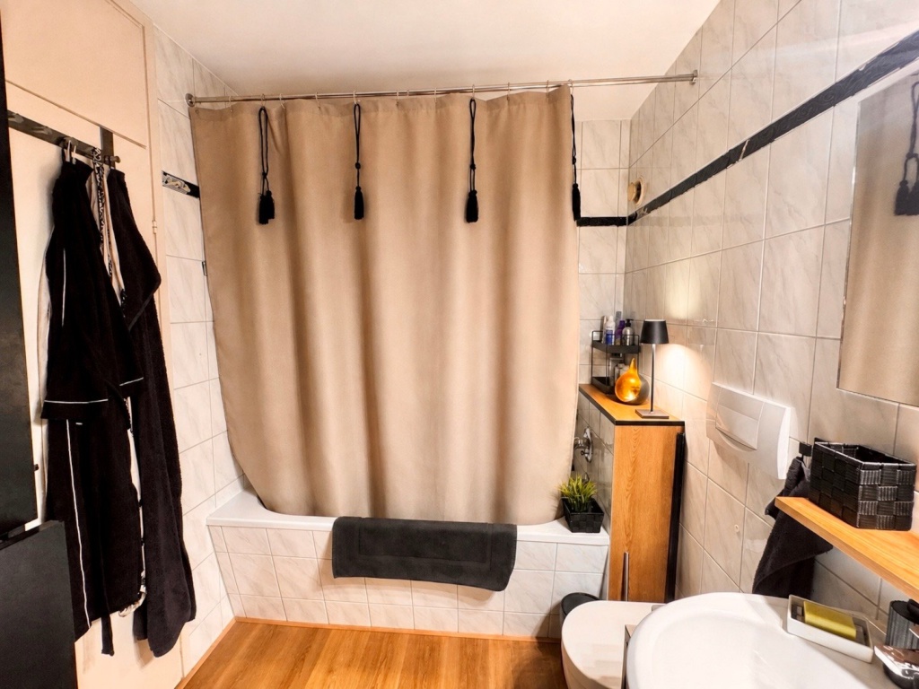 Möblierte 3-Zimmer Wohnung in Schwabing am Englischen Garten / 01.11.26 - 30.04.27 – Beltweg 22, 80805 München Schwabing-Freimann – Vorschaubild 3