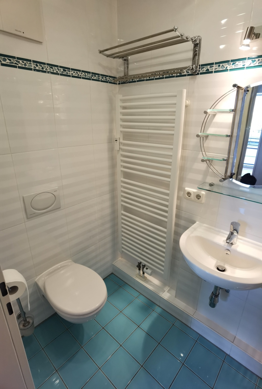 The fully furnished 4 room apartment in Giesing with the all-inclusive fixed-term contract till 19.06.2027 / Die komplett möblierte 4-Zimmer-Wohnung in Giesing mit befristetem All-inclusive Mietvertrag bis zum 19.06.2027 – Werinherstraße 97a, 81541 München Obergiesing-Fasangarten – Vorschaubild 8