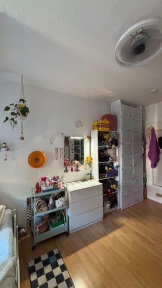 Ad image: Möbiliertes 24qm Zimmer in 4er WG