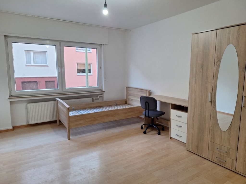 Sehr schöne möbilierte 3 Zi Wohnung sehr nah zu Uni