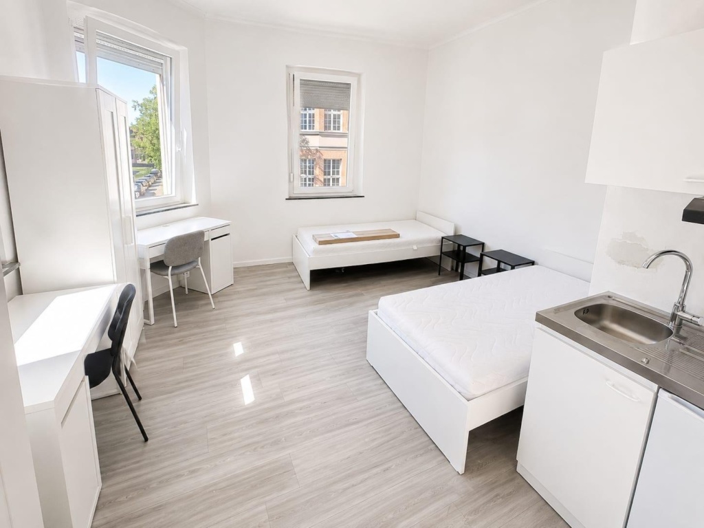 Perfect for TWO People | Fully Furnished | Private Kitchen | Private Bathroom – Schuhstraße 21, 91052 Erlangen Alt-Erlangen – Vorschaubild 2